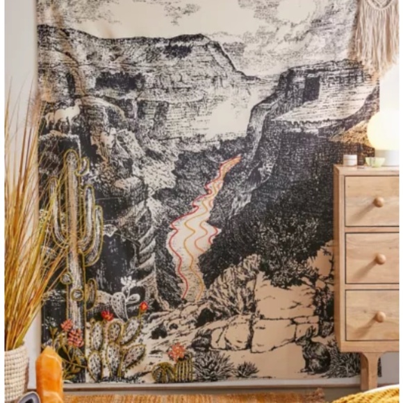 Urban Outfitters Tapestry - Picture 1 of 3